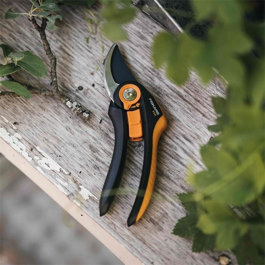 Fiskars P541 Gartenschere Einhand Bypass Präzisionsschnitt Kunststoffgriff
