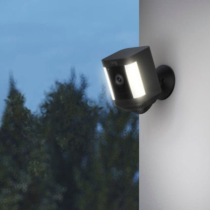 Ring Spotlight Cam Plus schwarz Akku WLAN Außenkamera 1080p Alexa