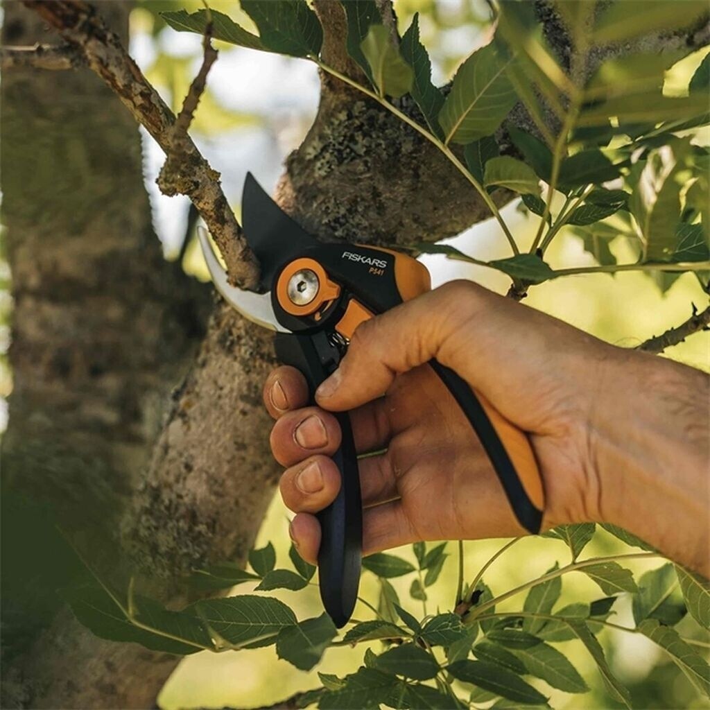 Fiskars P541 Gartenschere Einhand Bypass Präzisionsschnitt Kunststoffgriff