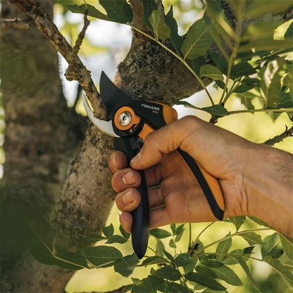 Fiskars P541 Gartenschere Einhand Bypass Präzisionsschnitt Kunststoffgriff